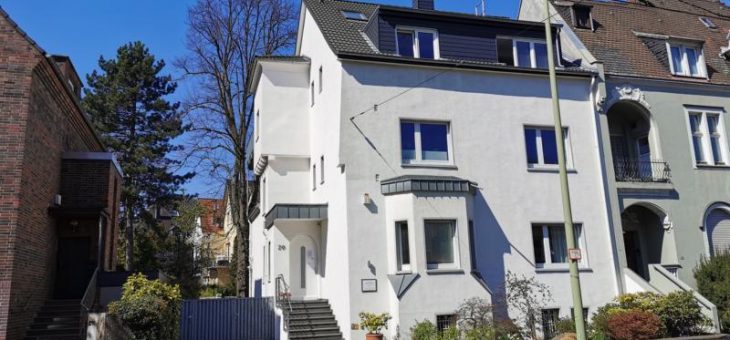 Rarität: in E-Bredeney: Entzückende Wohnung mit großer Dachterrasse in repräsentativem Stadthaus! (VERMIETET)